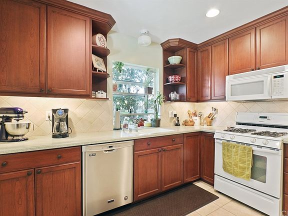 4th image of 12214 Rose Dr