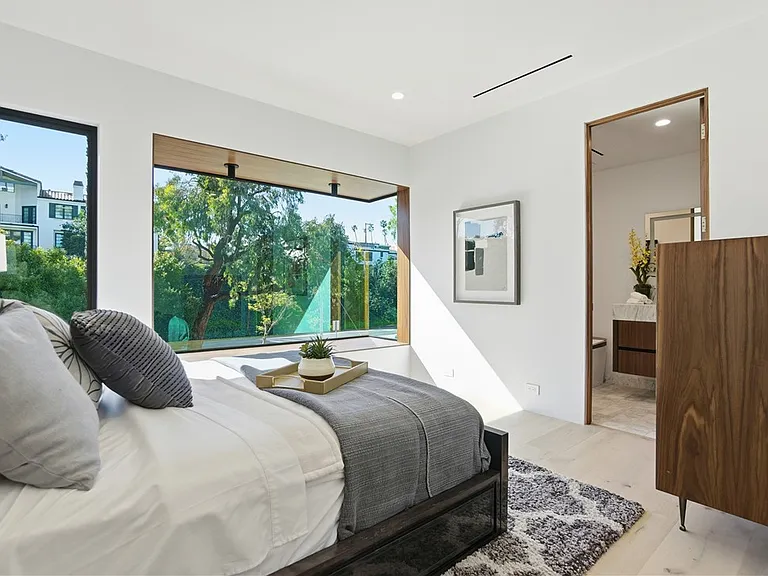 400 Heliotrope Ave — Photo 16