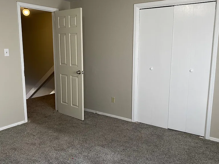 1018 E Main St — Photo 12