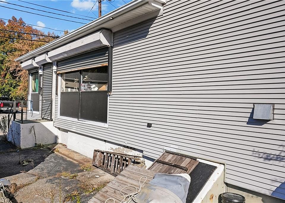 407 Arnold St, Woonsocket, RI 02895 MLS 1347517 Zillow