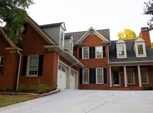 1050 Oakpointe Pl, Dunwoody, GA 30338