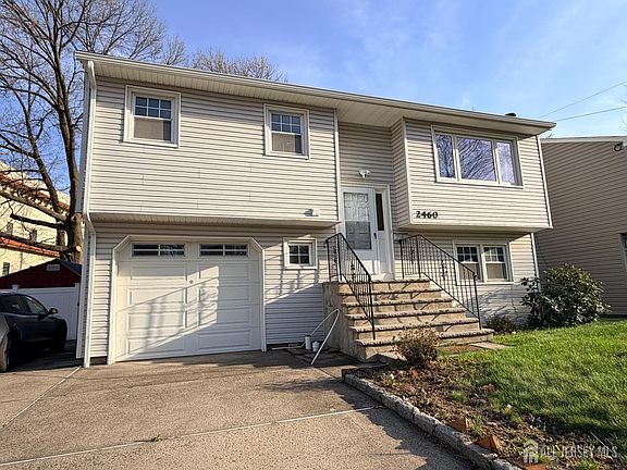 2nd image of 2460 Woodbridge Ave