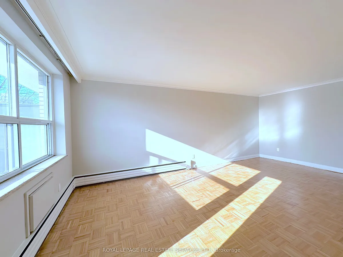 Building Photo - 276 Saint Clair Ave W #208