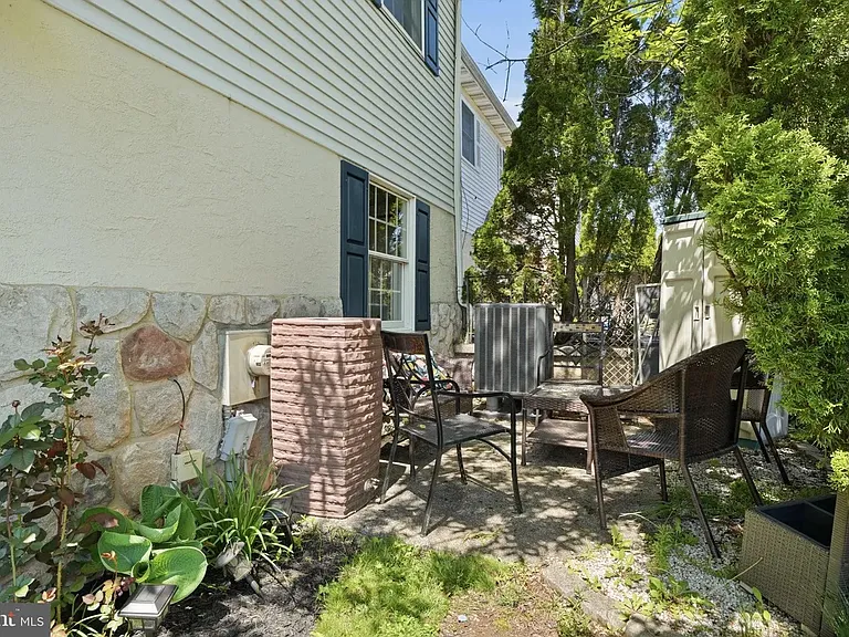 1713 Whitpain Hls — Photo 4