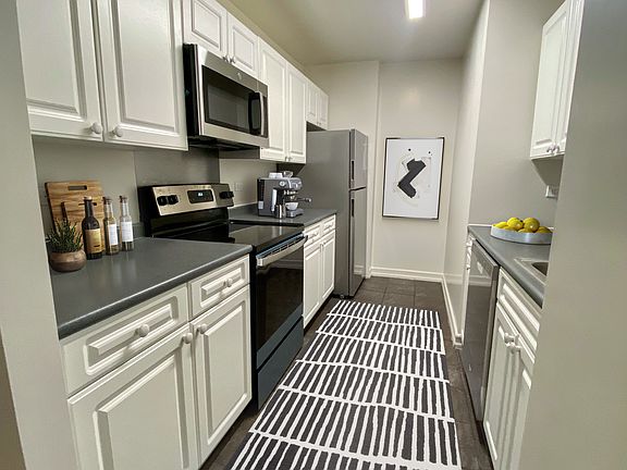 5th image of 321 W 54th St APT 113