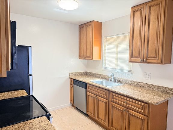 3rd image of 501 S Fremont St APT 4
