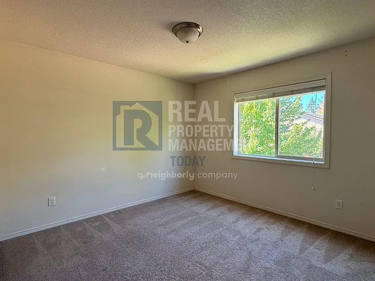 3611 Loren St NE — Photo 11