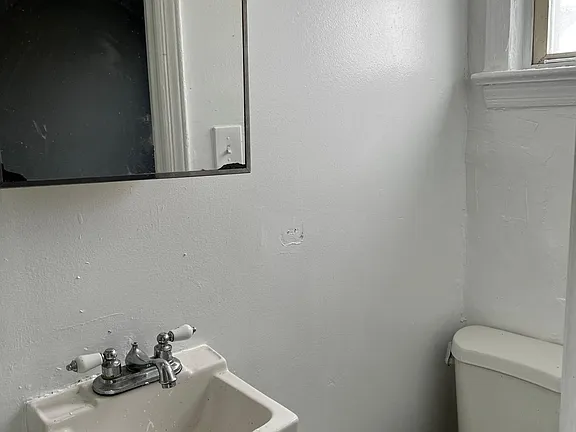 160 Oak St #5 — photo 6 of 6