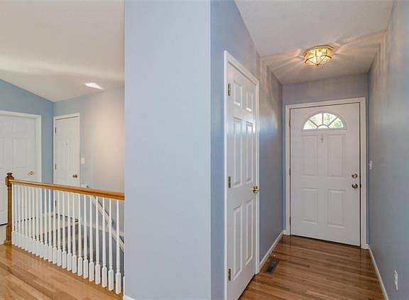 5th image of 69 Julie Dr