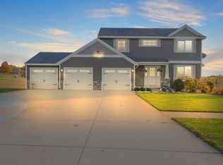 11768 Ridge Water Dr NE, Sparta, MI 49345