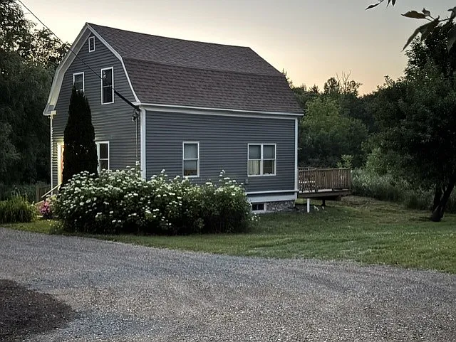 3 bed, 900 sqft, $1,700 — Photo 2
