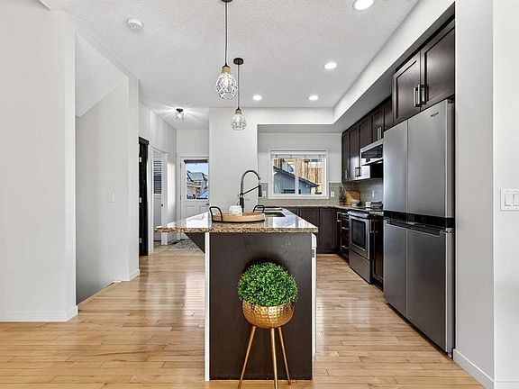 3rd image of 345 Mahogany Blvd SE