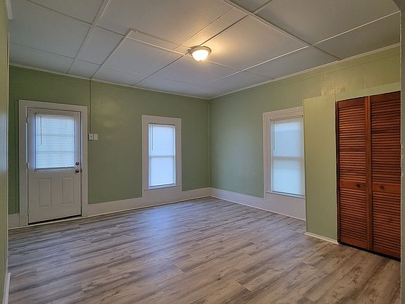 4th image of 206 W Warfield St