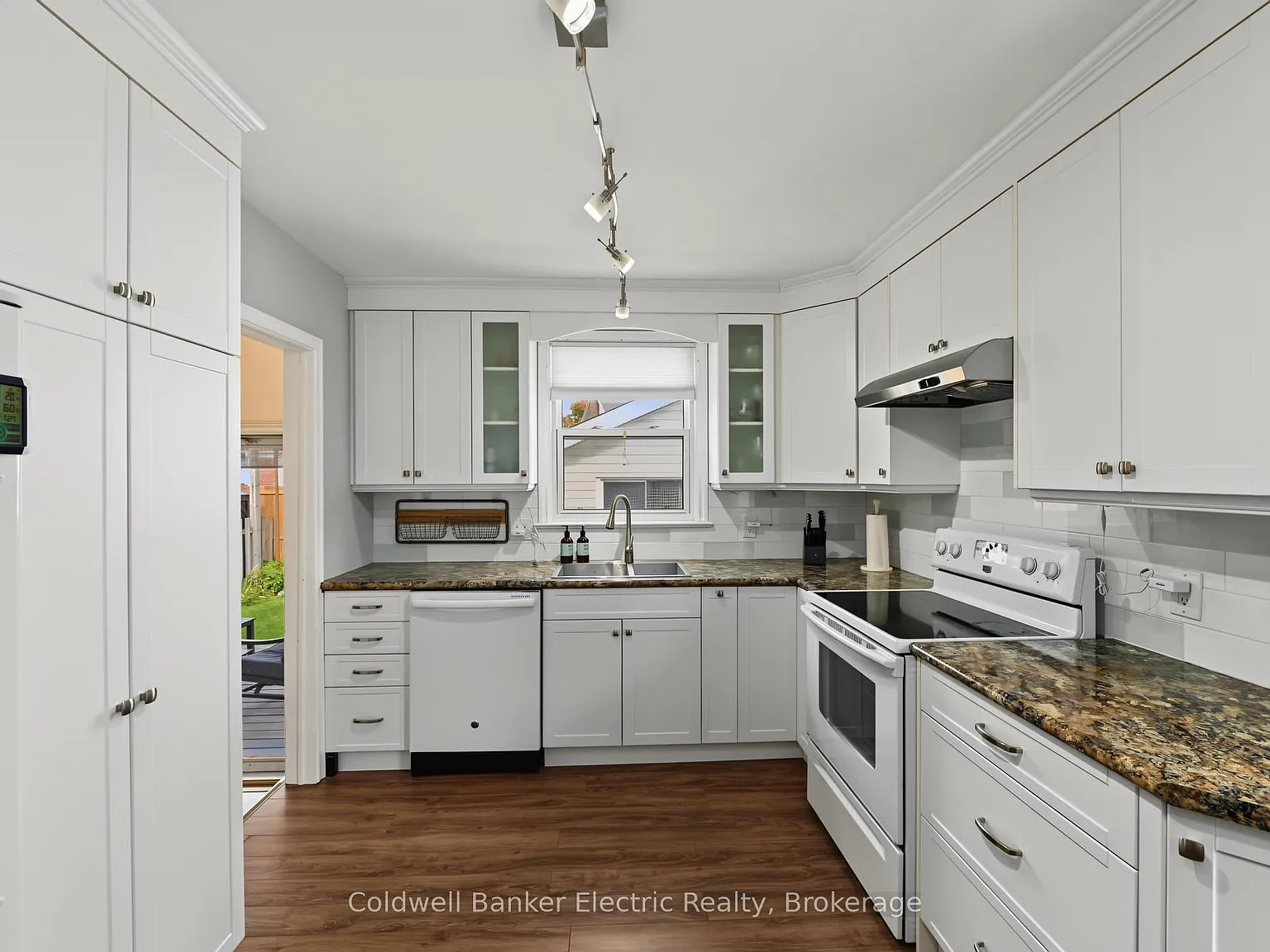 3 bed, $2,350 — Photo 3