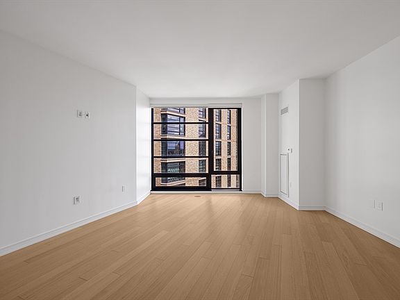 5th image of 580 Washington St #12E