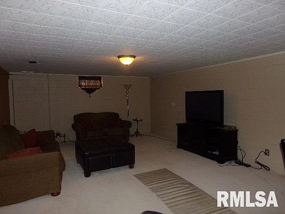 5th image of 301 Ash St