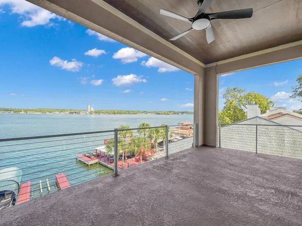 828 Lake View Dr, Montgomery, TX 77356