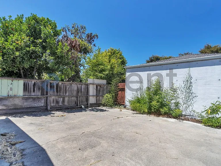 2121 Esmond Ave — Photo 17