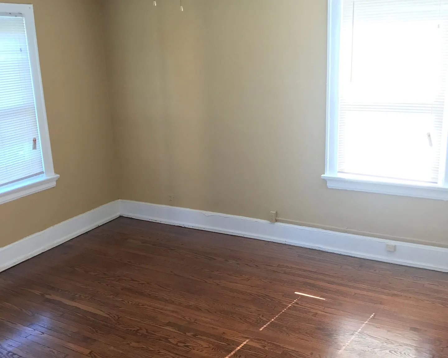 One-Bedroom Unit Available in Walnut Hills - Heat and Water Included — Photo 4