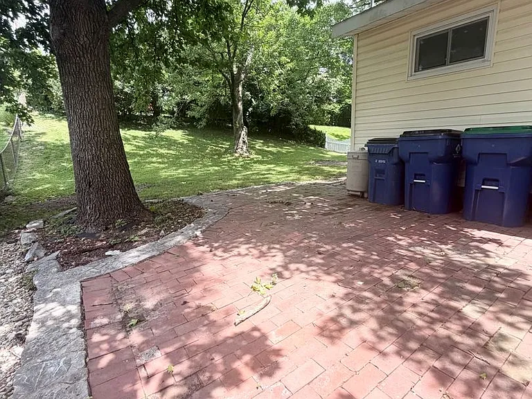 621 Pinellas Dr — Photo 3