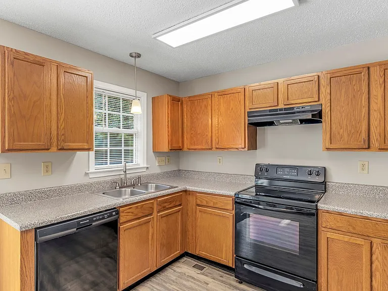 2019 Rath St — Photo 10