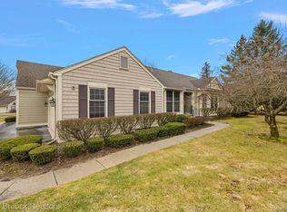728 Briar Hill Ln, Bloomfield Hills, MI 48304