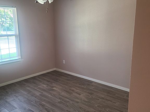 3rd image of 2917 Nelson Dr