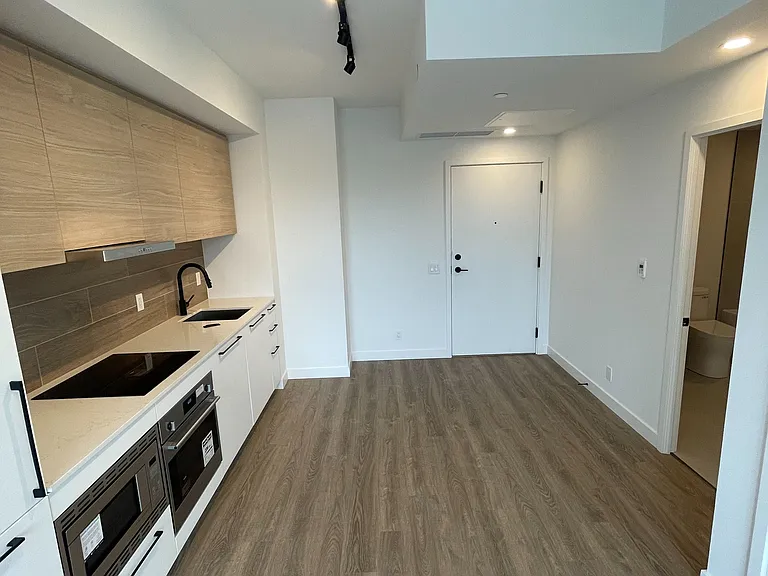 1050 Eastern Ave #625 — Photo 23