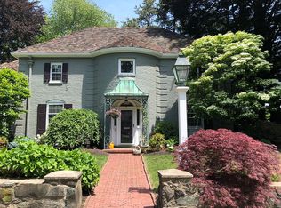 21 Fox Ln, Newton, MA 02459