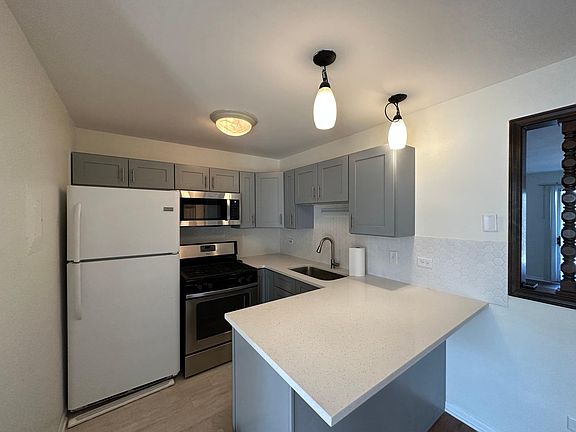 2nd image of 5641 Edge Lake Dr #1-2