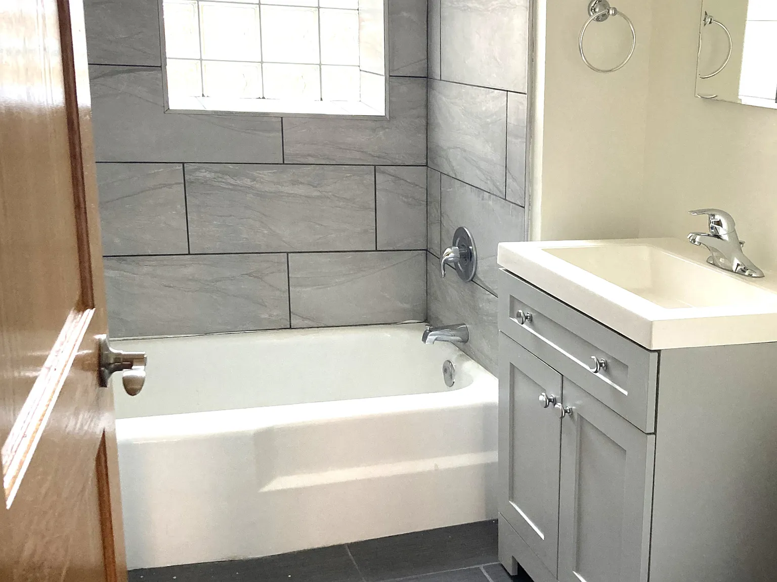 3 bed, 1100 sqft, $2,610 — Photo 4
