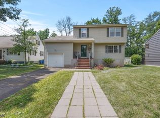 27 Forest Brook Dr, North Plainfield, NJ 07060