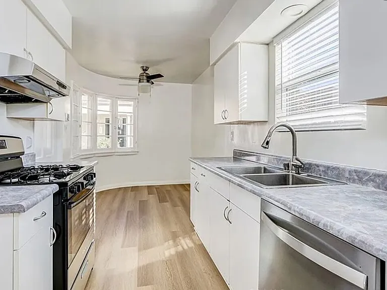 1430 Ocean Park Blvd — Photo 7