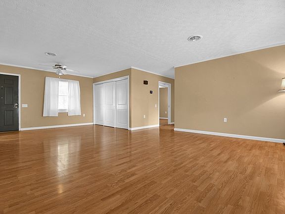 5th image of 4 Lynette Dr