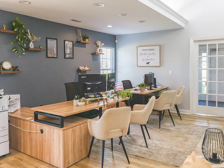 Leasing Center
