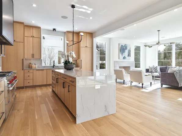 527 Kensington Ct, Hinsdale, IL 60521