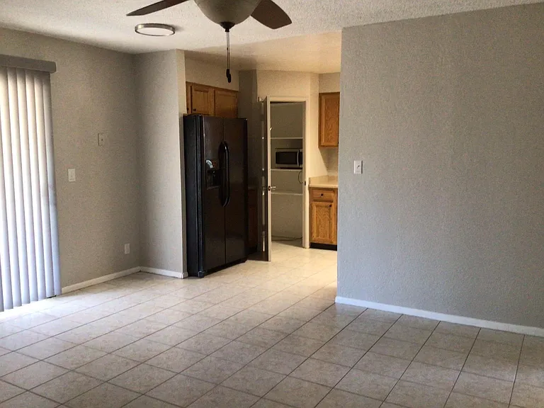 1646 N Daffodil St — Photo 7