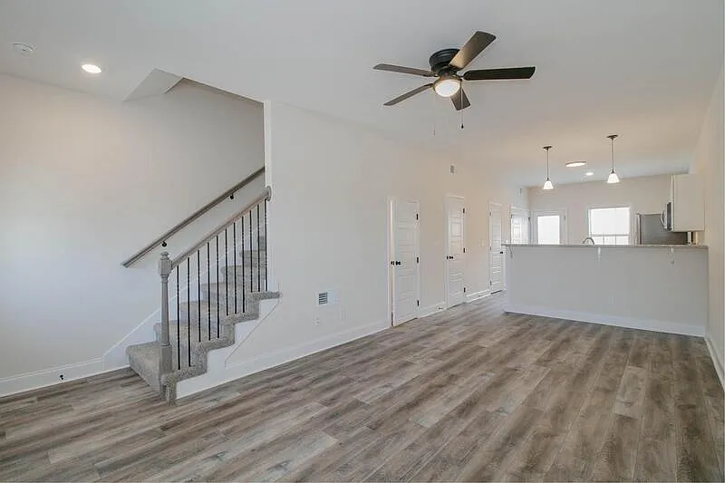 2 bed, 2.5 bath, 1270 sqft, $1,230 — Photo 3
