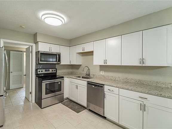 5th image of 30 Lake Dr