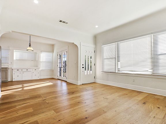 2nd image of 364 Parkman Ave