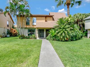 412 Sandtree Dr, Palm Beach Gardens, FL 33403
