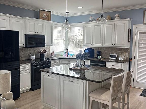 3rd image of 109 Greenleaf Way