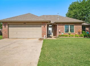 570 S Ashley Court Dr, Mustang, OK 73064