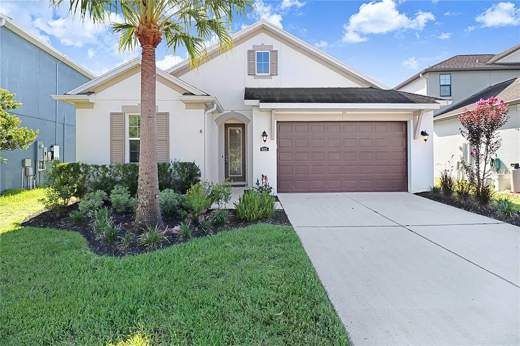 4 bed, 3.0 bath, 2352 sqft, $3,200 — Photo 1