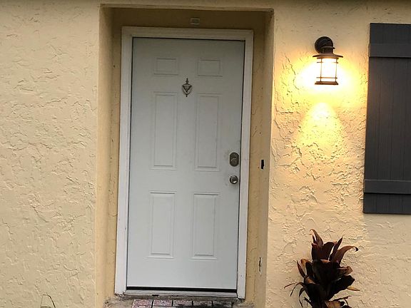 3rd image of 7418 Villas Oak Ct