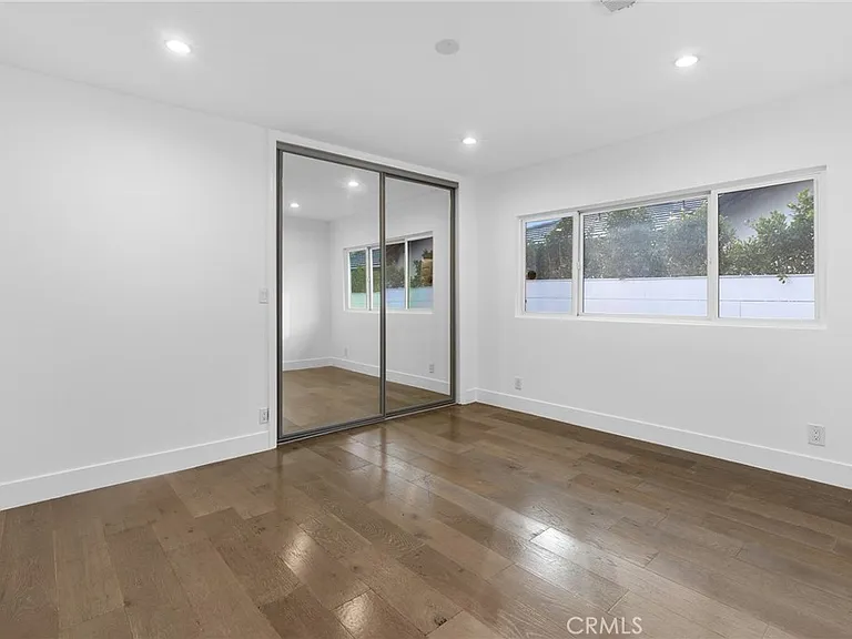 22904 Calvert St — Photo 41