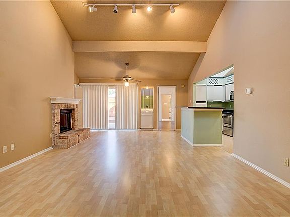2nd image of 2104 Willowgate Ln
