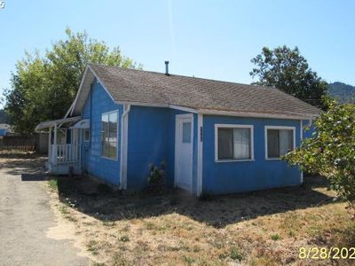 1386 Airway Ave, Sutherlin, OR, 97479