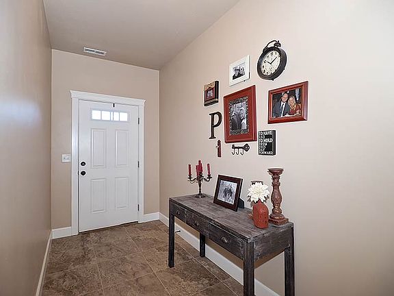4th image of 221 E Baycrest Dr