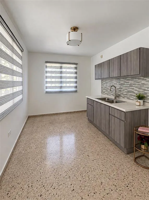 3 bed, 2.0 bath, $950 — Photo 3
